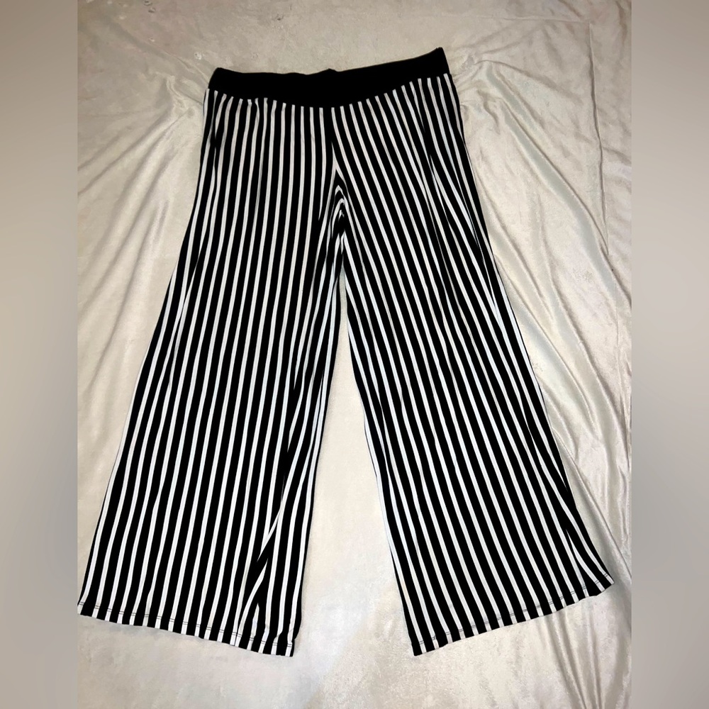 Ralph Lauren Black and White Stripped Pants…Size XL…97% Viscose 3% Elastane